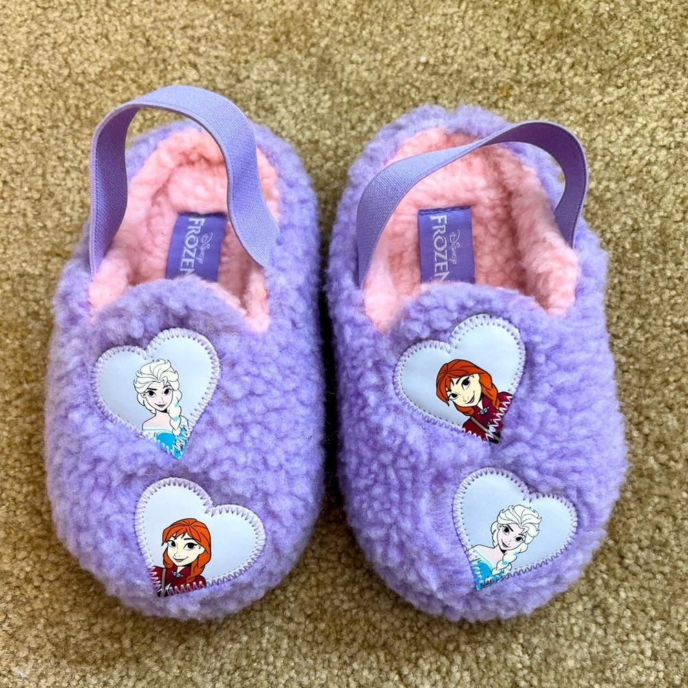 Girls Frozen Themed Purple Slippers- Like New - Picture 2 of 3